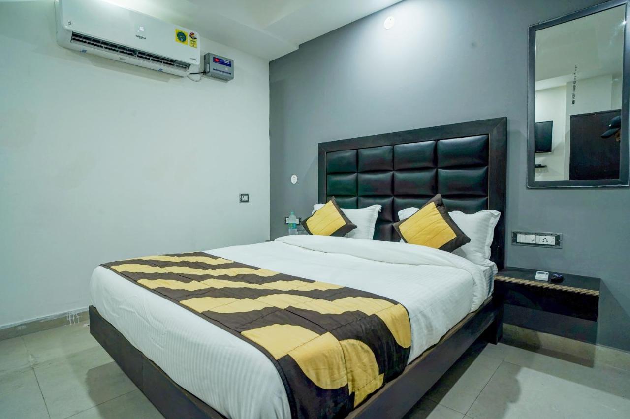 Hotel Red Snapper Couple Friendly At West Delhi New Delhi Exteriör bild